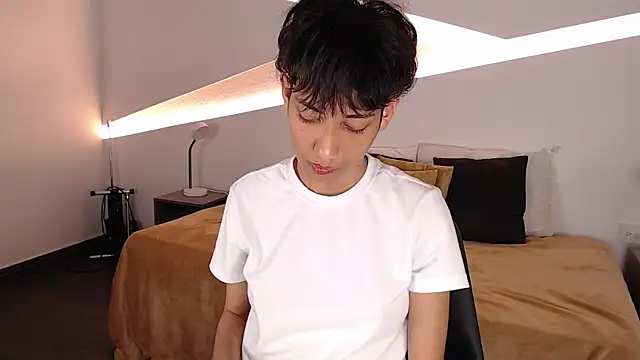 hot little bunny online show from 3, 2, 2025