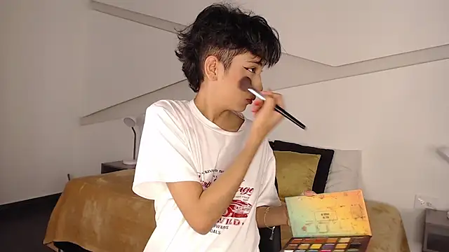 hot little bunny online show from 6, 2, 2025