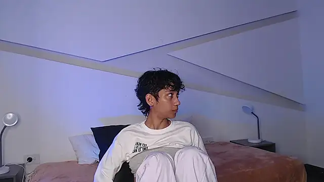 hot little bunny online show from 28, 2, 2025