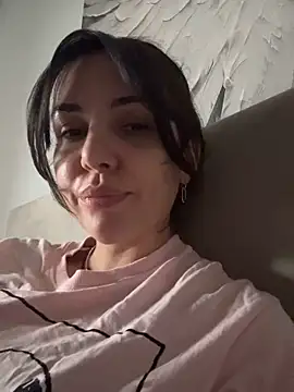 Snapshot of TaniaAmore chatting on 8, 10, 2025 TaniaAmore online show from 8, 10, 2025