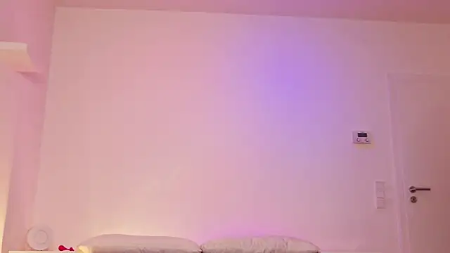 MonaLoreen online show from 18, 2, 2025