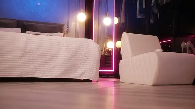 Rikka Moore online show from 11, 10, 2025