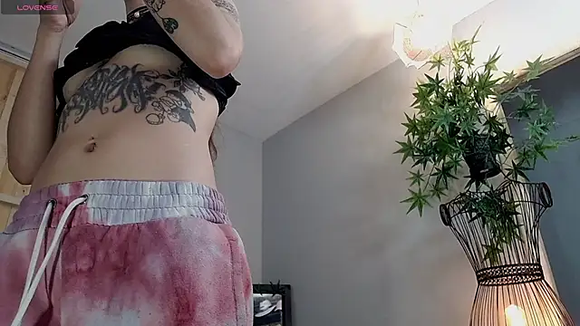 Snapshot of VickyJackson_ chatting on 12, 1, 2025 VickyJackson online show from 12, 1, 2025