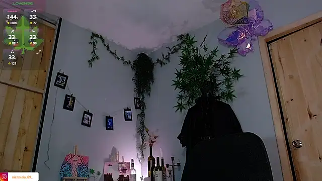 Snapshot of VickyJackson_ chatting on 30, 10, 2025 VickyJackson online show from 30, 10, 2025