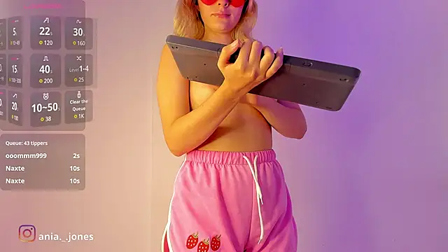 Snapshot of Ania_jones chatting on 28, 12, 2024 Ania jones online show from 28, 12, 2024