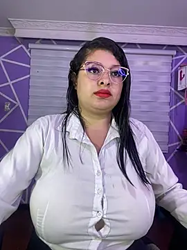Snapshot of MiiaaJoness chatting on 5, 5, 2026 MiiaaJoness online show from 5, 5, 2026