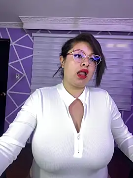 Snapshot of MiiaaJoness chatting on 26, 5, 2026 MiiaaJoness online show from 26, 5, 2026