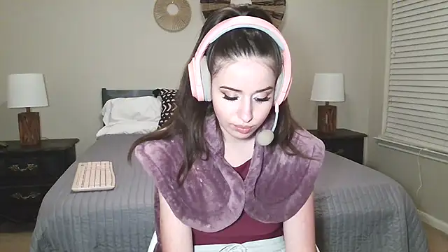 Snapshot of alisonfields chatting on 17, 7, 2026 alisonfields online show from 17, 7, 2026