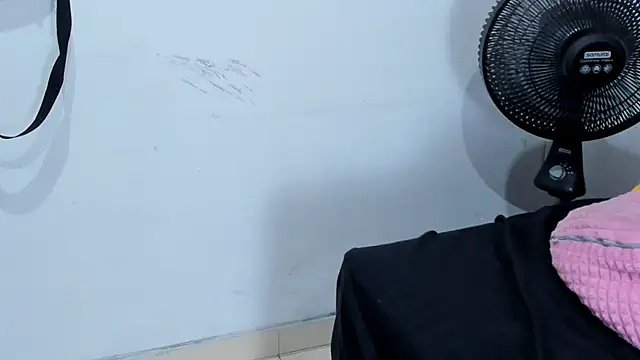 Snapshot of Couple_Gold69 chatting on 19, 3, 2025 Couple Gold69 online show from 19, 3, 2025