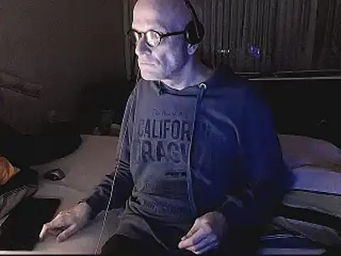 Snapshot of HornyRalfi55 chatting on 8, 12, 2024 HornyRalfi55 online show from 8, 12, 2024