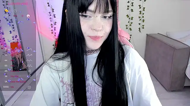 Snapshot of SelenaCute chatting on 5, 3, 2025 SelenaCute online show from 5, 3, 2025