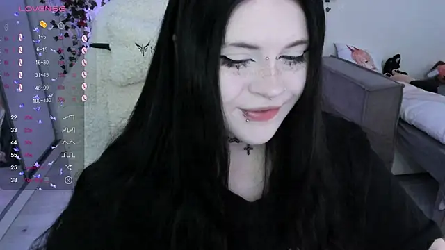 Snapshot of SelenaCute chatting on 17, 10, 2025 SelenaCute online show from 17, 10, 2025