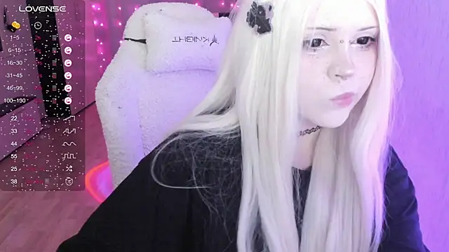 Snapshot of SelenaCute chatting on 4, 8, 2026 SelenaCute online show from 4, 8, 2026