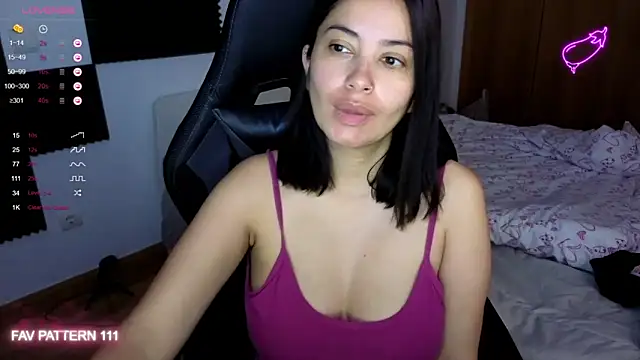 Snapshot of AnnaQueen chatting on 4, 5, 2026 AnnaQueen online show from 4, 5, 2026