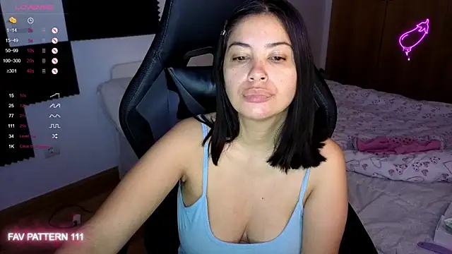 Snapshot of AnnaQueen chatting on 9, 5, 2026 AnnaQueen online show from 9, 5, 2026
