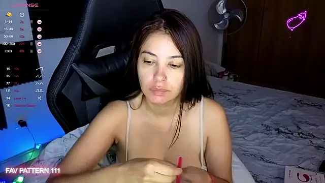 Snapshot of AnnaQueen chatting on 4, 8, 2026 AnnaQueen online show from 4, 8, 2026