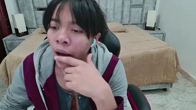 laureentt  online show from 11, 4, 2026