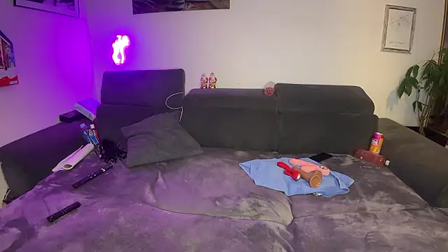 Snapshot of Furby13 chatting on 3, 12, 2024 Furby13 online show from 3, 12, 2024