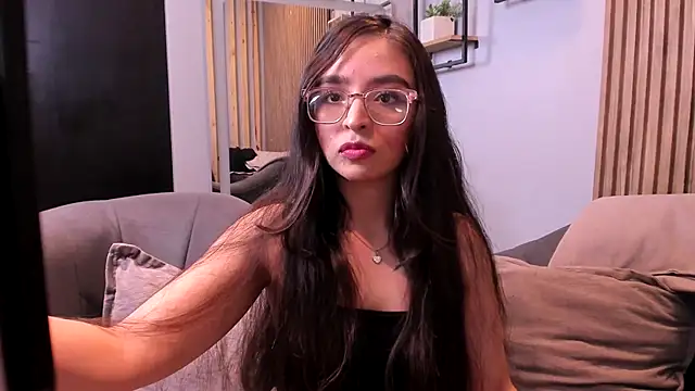 Eva Macalliter online show from 15, 11, 2025