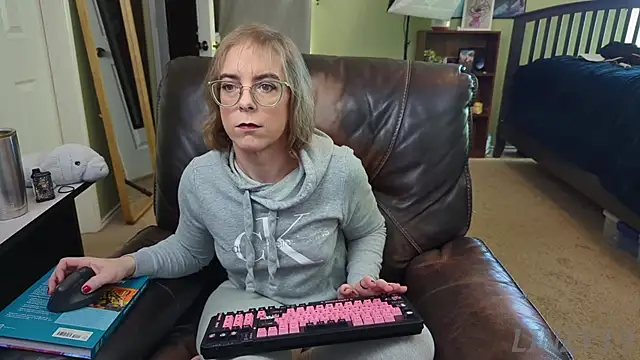 Linzy 19 online show from 6, 1, 2025