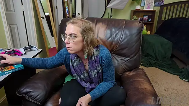 Linzy 19 online show from 9, 1, 2025