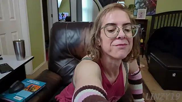 Linzy 19 online show from 9, 1, 2025