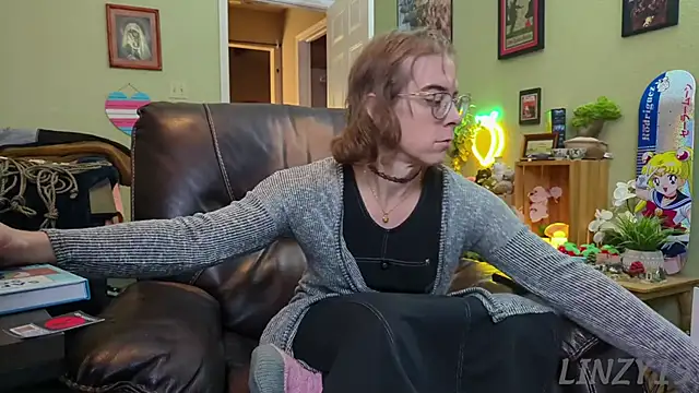 Linzy 19 online show from 14, 1, 2025