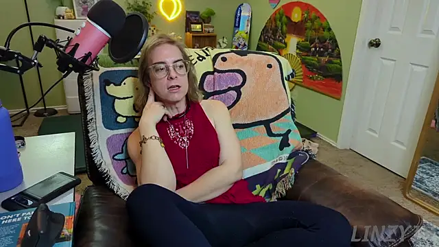 Linzy 19 online show from 5, 2, 2025