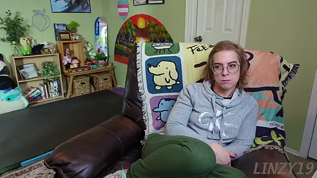 Linzy 19 online show from 13, 2, 2025