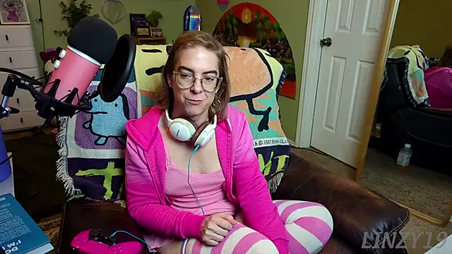 Linzy 19 online show from 3, 3, 2025