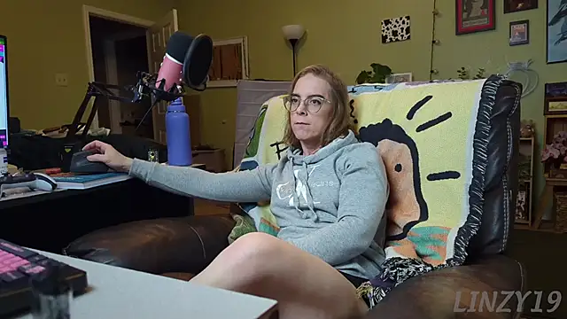 Linzy 19 online show from 5, 3, 2025