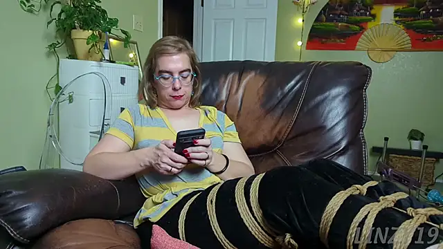 Linzy 19 online show from 14, 9, 2025