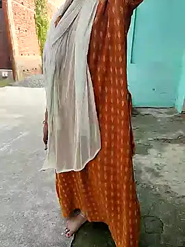 COUPLLE VILLAGE online show from 25, 10, 2025