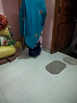 COUPLLE VILLAGE online show from 4, 2, 2026