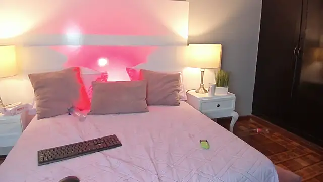 emily roberts1 online show from 16, 11, 2025