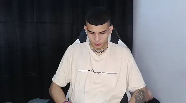 Snapshot of hot_king20 chatting on 23, 3, 2025 hot king20 online show from 23, 3, 2025