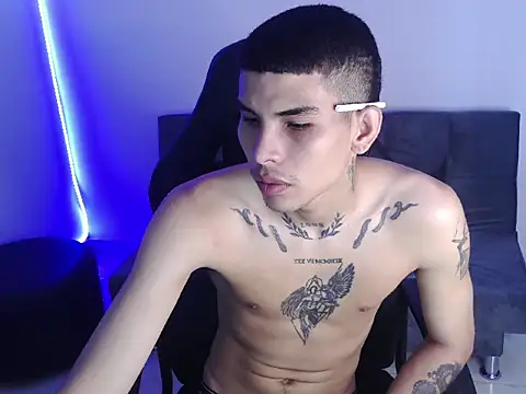 Snapshot of hot_king20 chatting on 18, 12, 2025 hot king20 online show from 18, 12, 2025