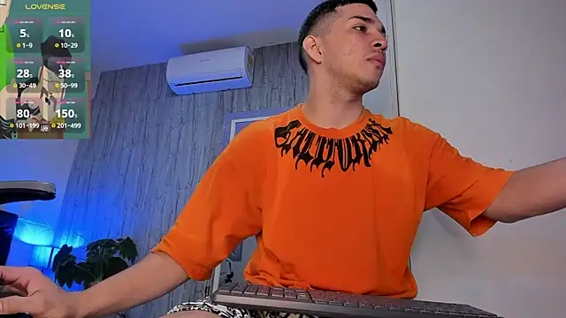 Snapshot of JUANDIAMONDS98 chatting on 14, 10, 2025 JUANDIAMONDS98 online show from 14, 10, 2025