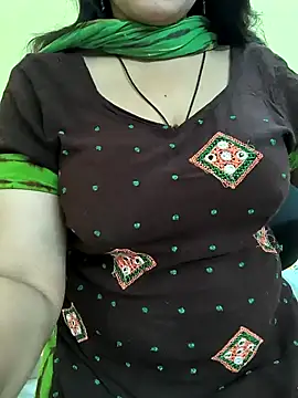 Snapshot of lovely_zara chatting on 2, 12, 2024 lovely zara online show from 2, 12, 2024