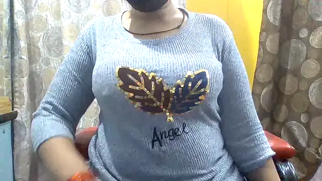 Snapshot of lovely_zara chatting on 3, 12, 2024 lovely zara online show from 3, 12, 2024