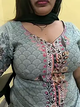 Snapshot of lovely_zara chatting on 11, 12, 2024 lovely zara online show from 11, 12, 2024