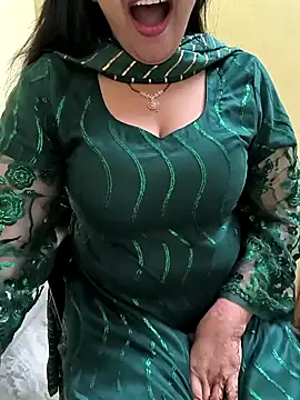 Snapshot of lovely_zara chatting on 4, 1, 2025 lovely zara online show from 4, 1, 2025