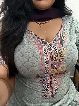 Snapshot of lovely_zara chatting on 4, 12, 2025 lovely zara online show from 4, 12, 2025