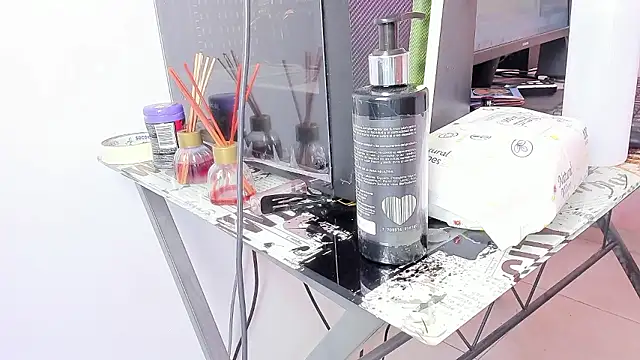 Snapshot of queen_yully chatting on 8, 12, 2024 queen yully online show from 8, 12, 2024