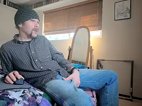 Snapshot of HandsumHungDaddy chatting on 3, 4, 2026 HandsumHungDaddy online show from 3, 4, 2026