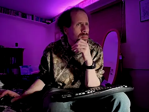 Snapshot of HandsumHungDaddy chatting on 5, 5, 2026 HandsumHungDaddy online show from 5, 5, 2026
