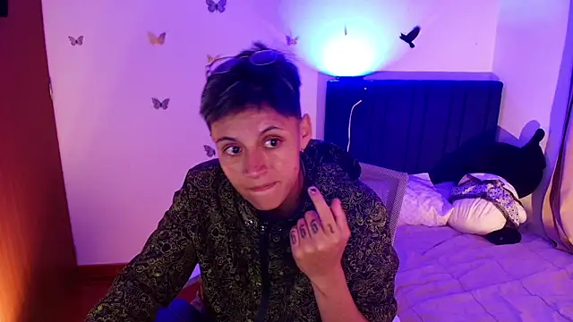 9 Fernanda 9 online show from 25, 11, 2025