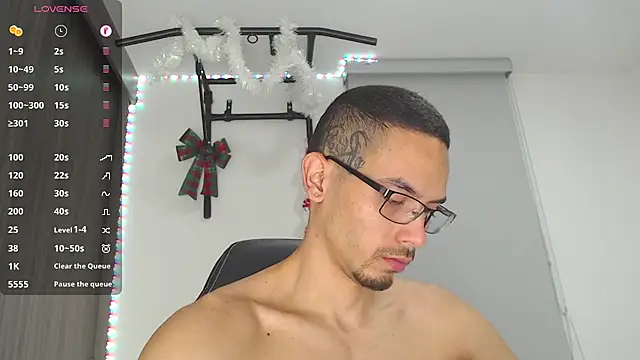 Snapshot of russthiago chatting on 28, 12, 2024 russthiago online show from 28, 12, 2024