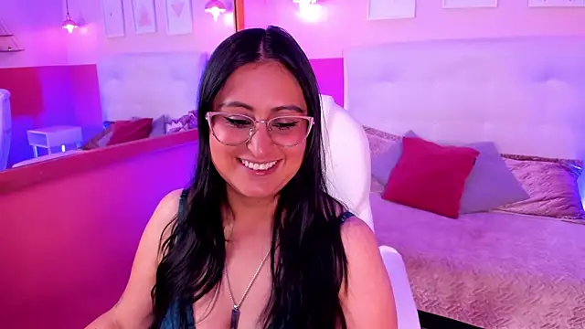 Snapshot of Amber_gold_ chatting on 4, 6, 2026 Amber gold online show from 4, 6, 2026