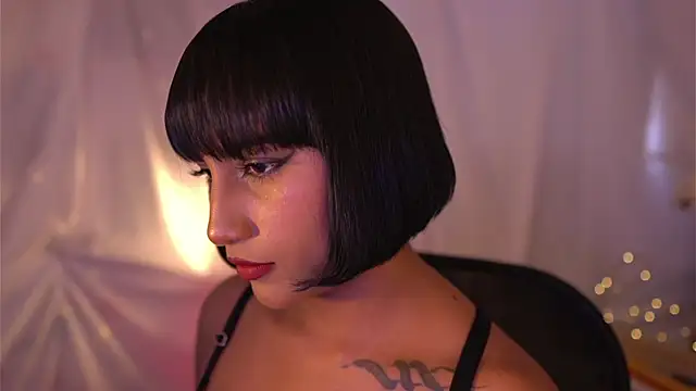 Snapshot of JulietaWinona chatting on 19, 1, 2025 JulietaWinona online show from 19, 1, 2025